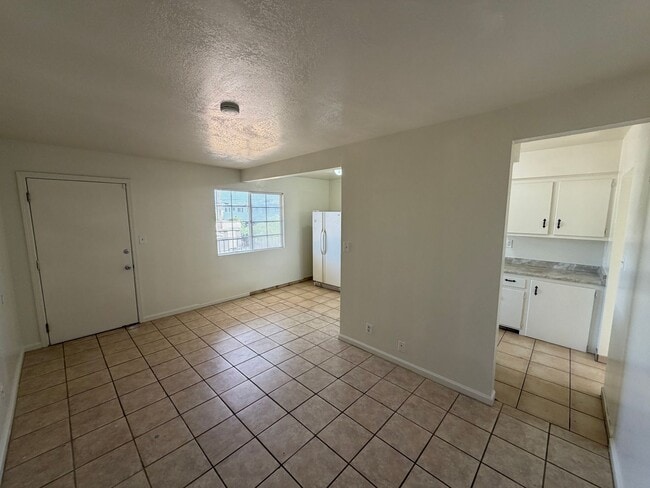Photo - 311 E. McElhaney Avenue Apartments