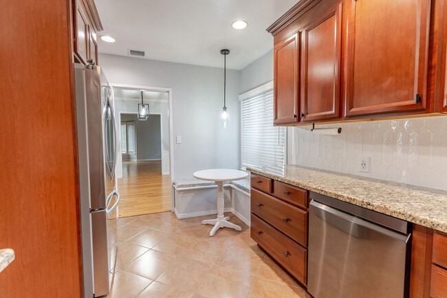 Photo - 640 E Valencia Ave