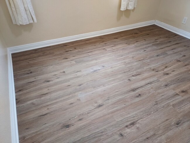 all new flooring - 6043 Romaine St Unit 6