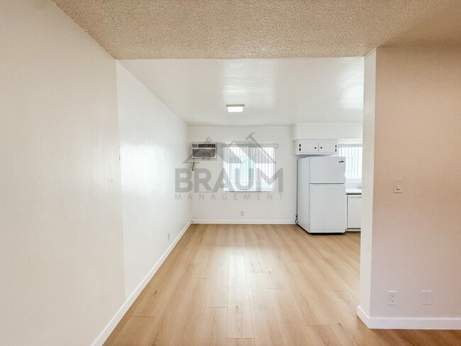 Photo - 13129 Oxnard St Unit 11