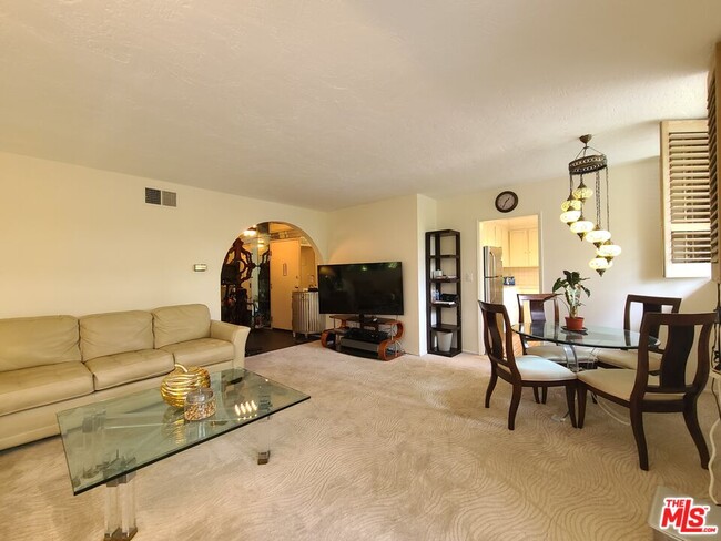 Photo - 933 Hilgard Ave Unit 301