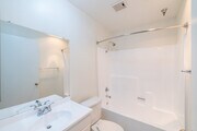 1BR, 1BA - 575SF - Bathroom - Chateau Regent Apartments