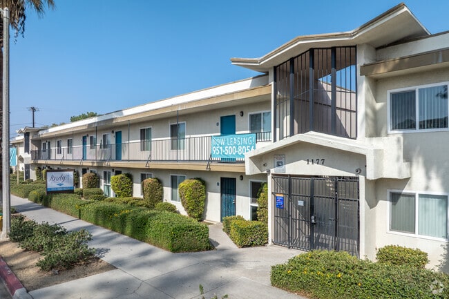 The Lindy - The Lindy East & West Apartments