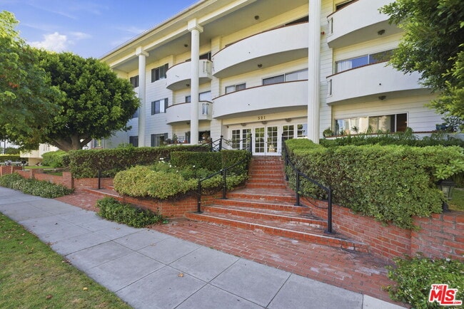 Building Photo - 521 Montana Ave Unit 215