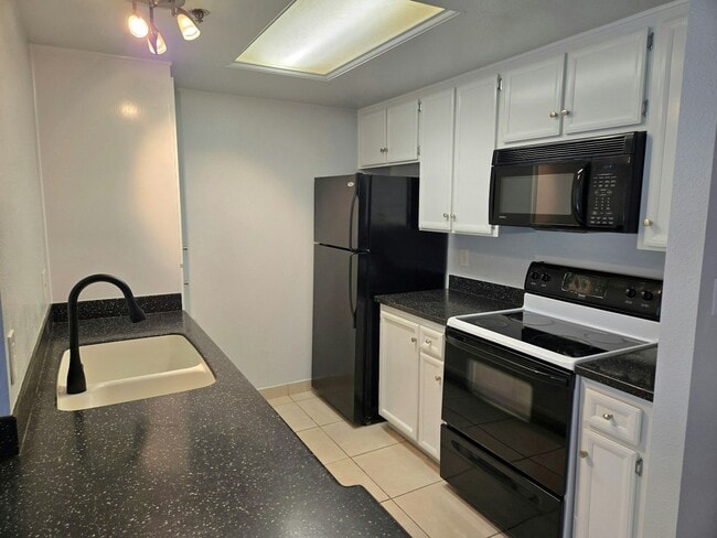 Building Photo - 1514 Seventh Ave Rental