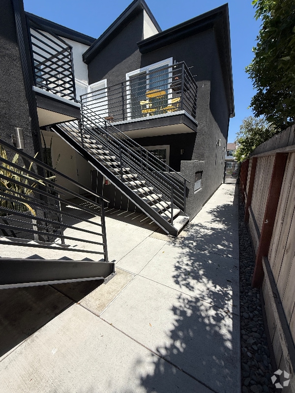 Building Photo - 4732 Bancroft St Rental