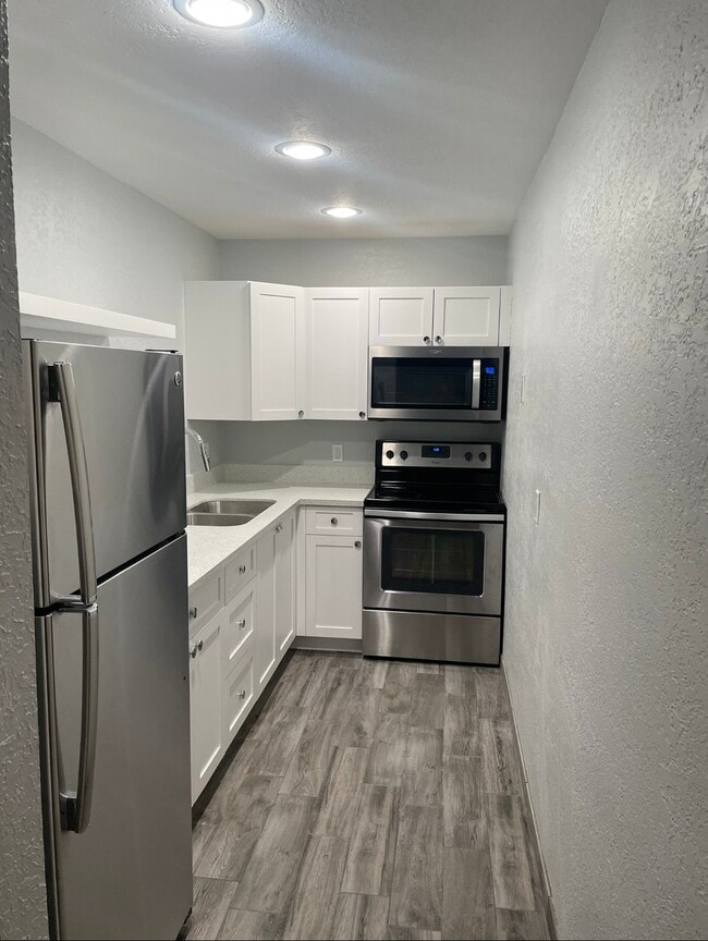 Building Photo - 2825 N Los Felices Rd Unit 104