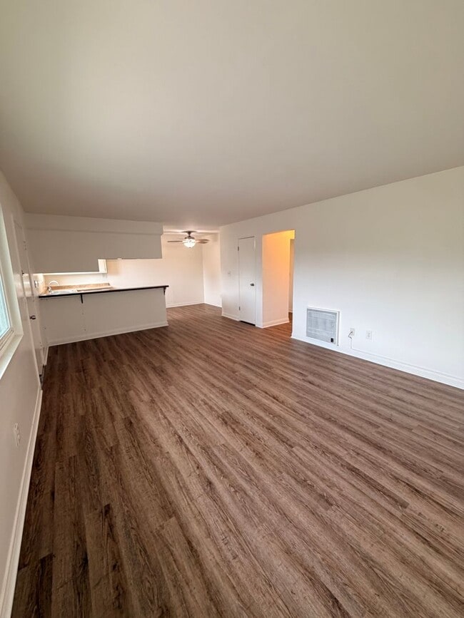 Photo - Two Bedroom Cypress Apartment For Rent-Inc... Unit B