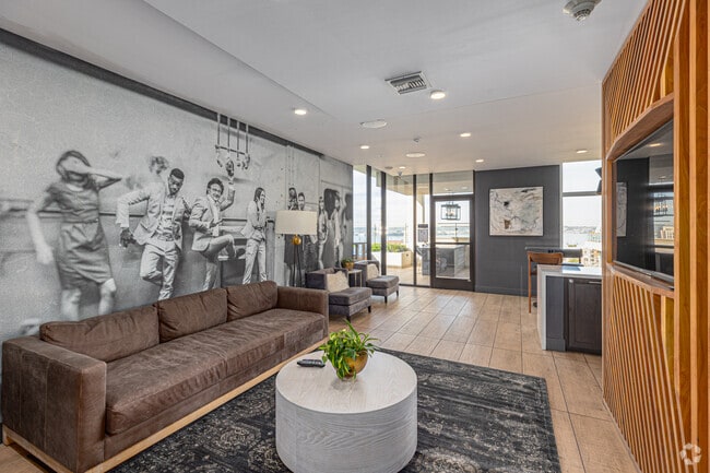 Clubhouse - Eighteen Ten State St