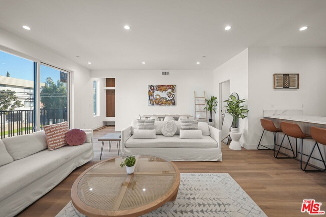 Photo - 13692 Erwin St