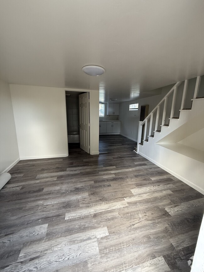 Building Photo - 1829 31st St Unit B Rental