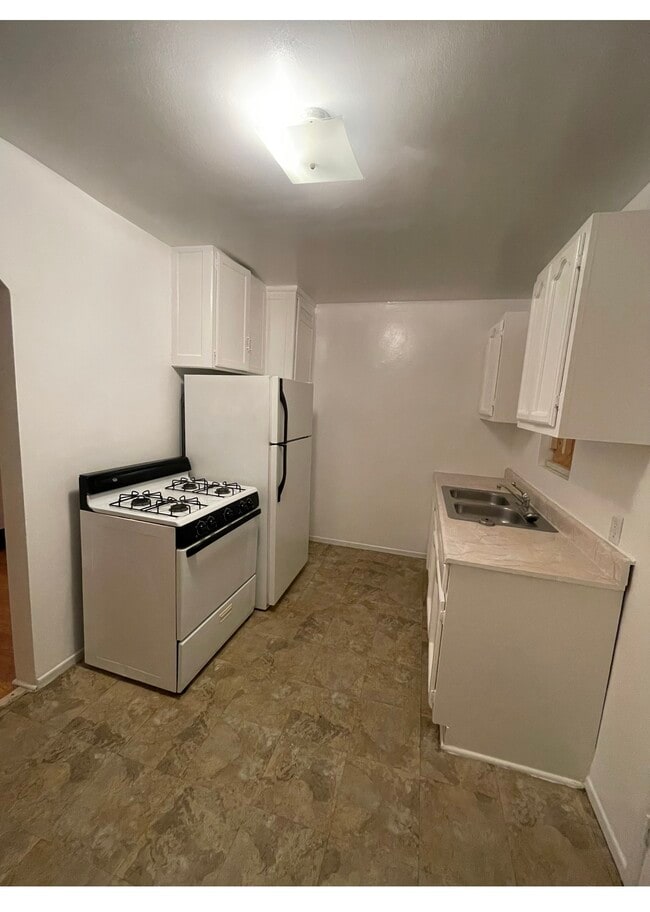 Photo - 12322 York Ave Unit D