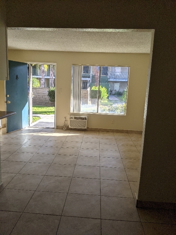 Photo - 144 W 42nd St