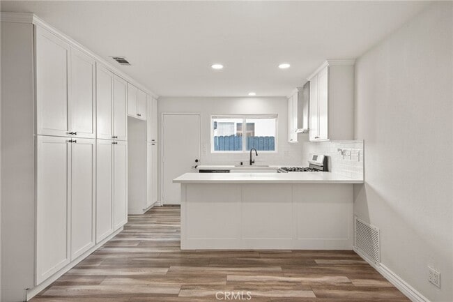 Photo - 13201 De Foe Ave