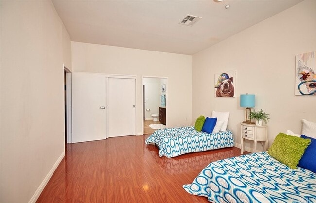 private room for rent - 435 W Center Street Promenade Condo Unit 216 master bedroom