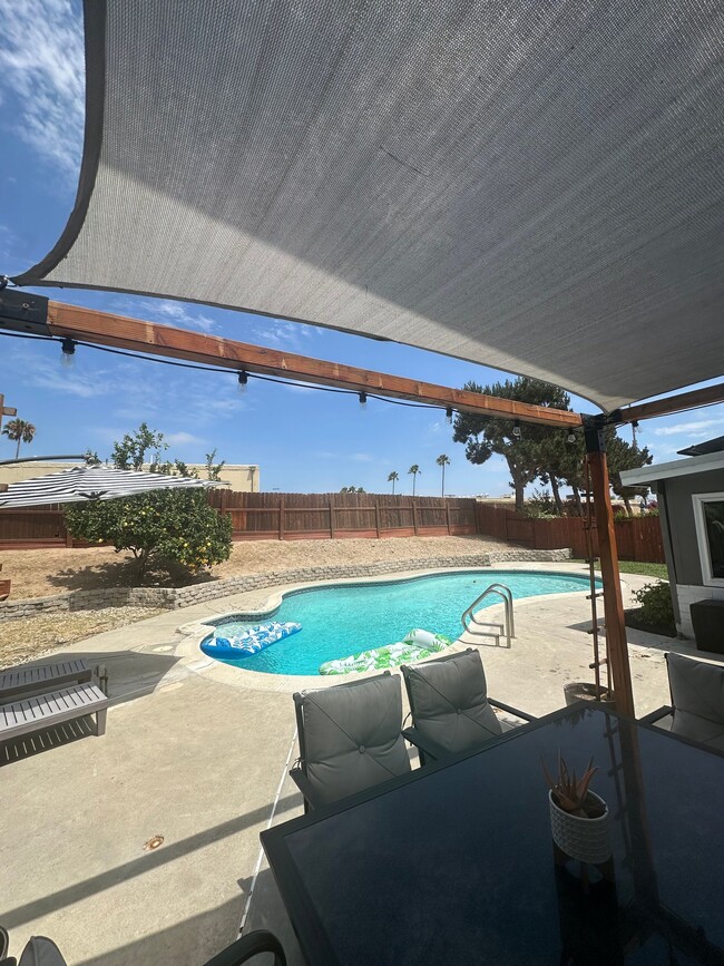 Building Photo - 514 Luna Dr