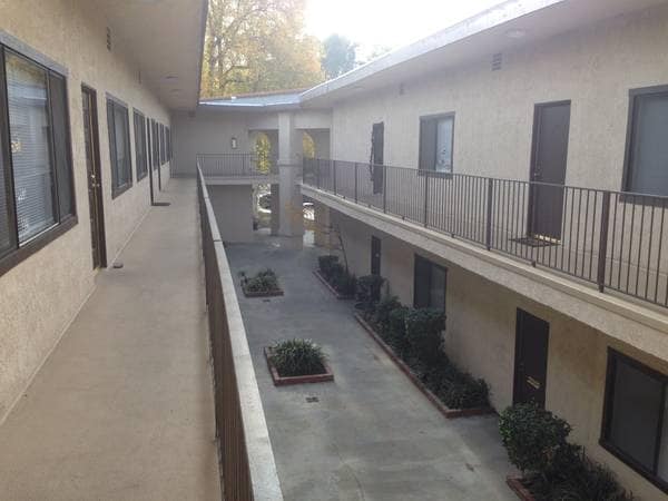 Center Courtyard - 24314 Newhall Ave Unit 202