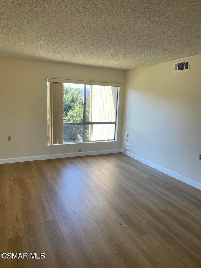 Photo - 286 Oak Leaf Dr
