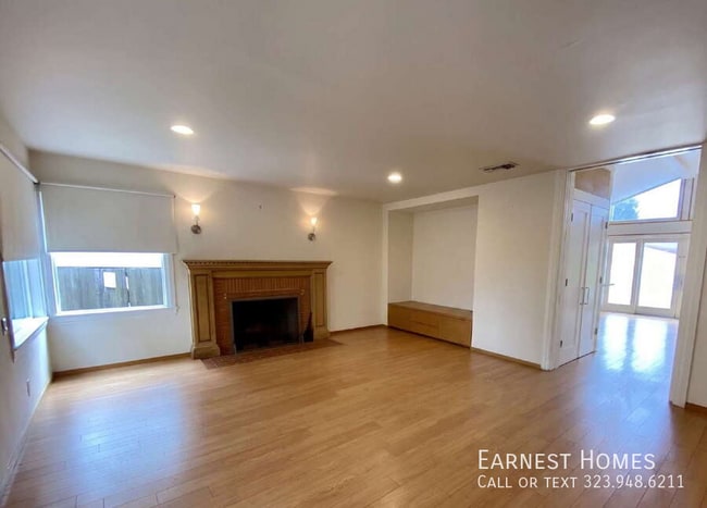 Photo - 2577 S Bundy Dr