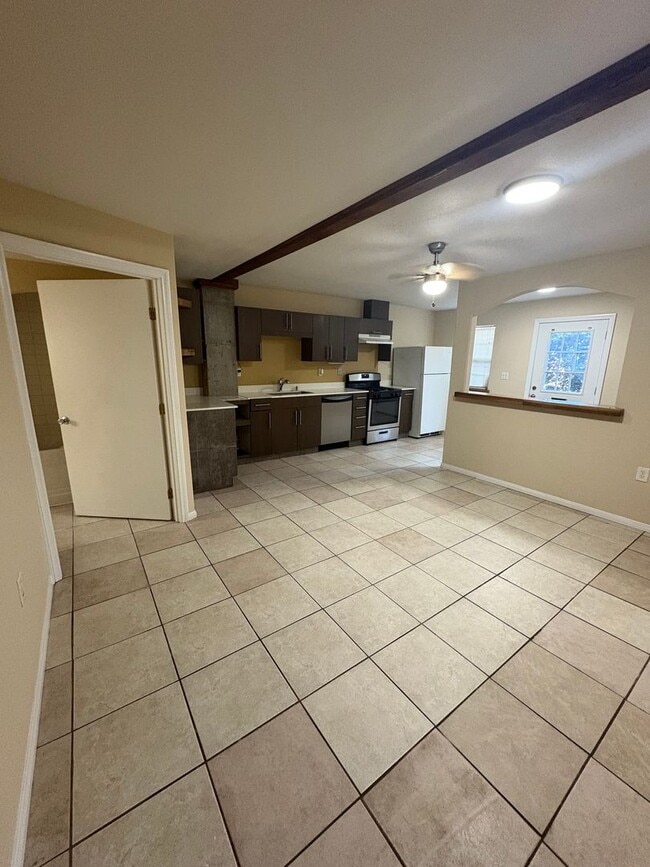 Photo - 377 Douglas St Unit 1