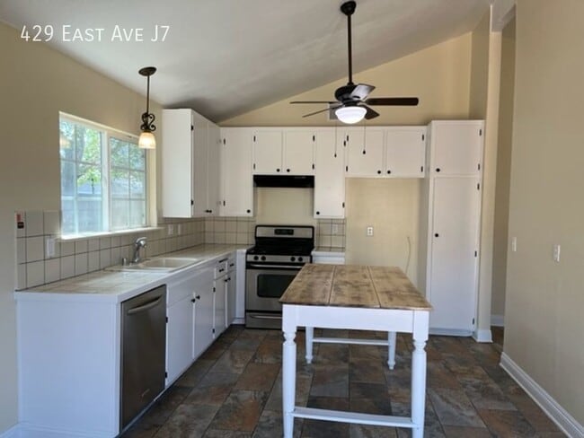 Photo - 429 E Avenue J7