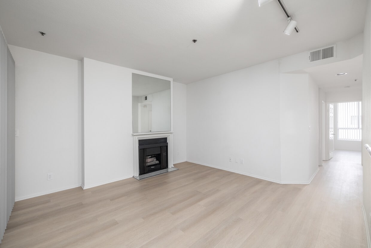 3D Tour - 8715 Apartments