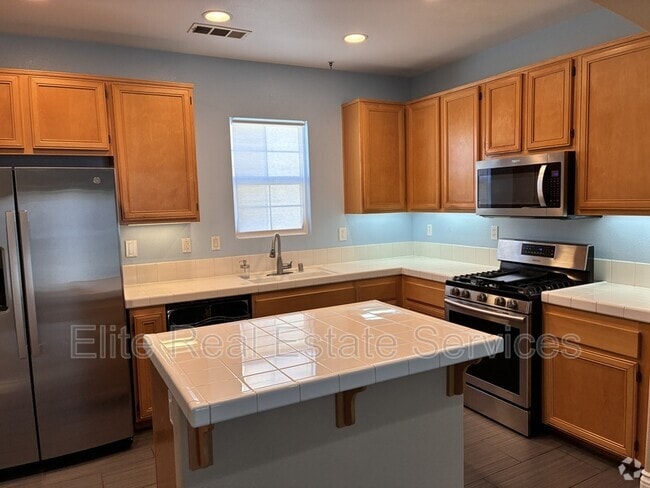 Building Photo - 746 Broadway Rental