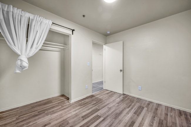 Photo - 5243 Huntington Dr Unit 5