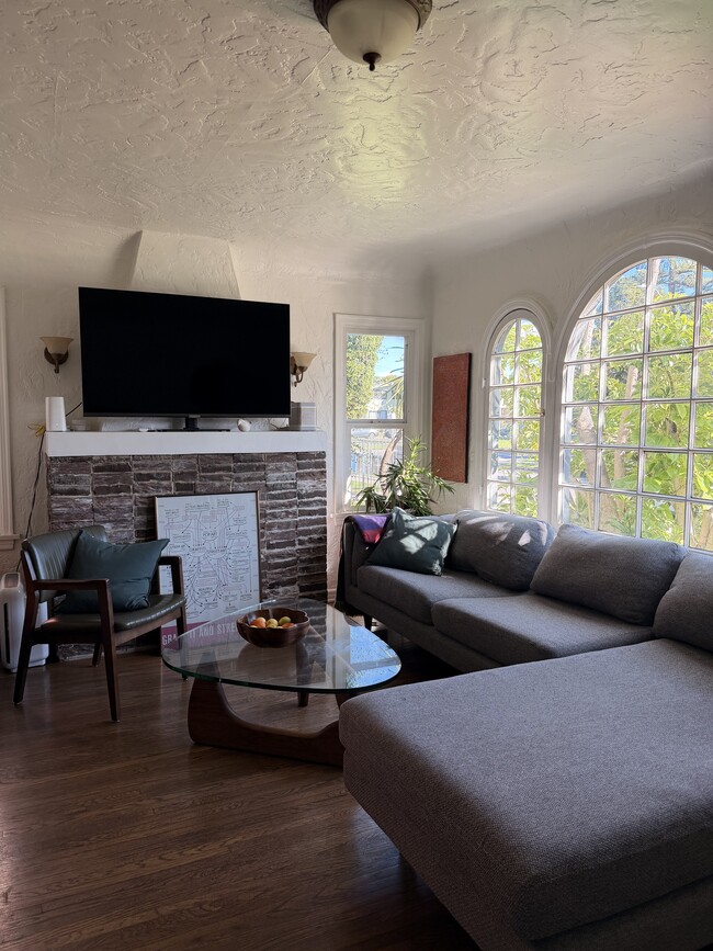 Living Room - 1213 S Ridgeley Dr Unit 1213 S Ridgeley Dr