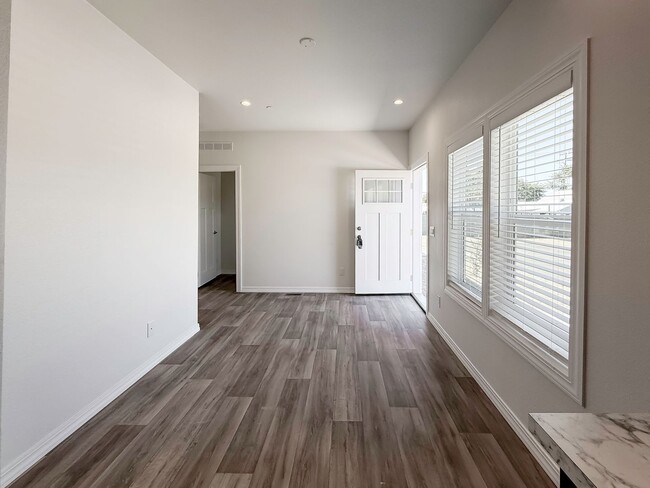 Photo - ~ AVAILABLE NOW ~ DUPLEX (LEFT)