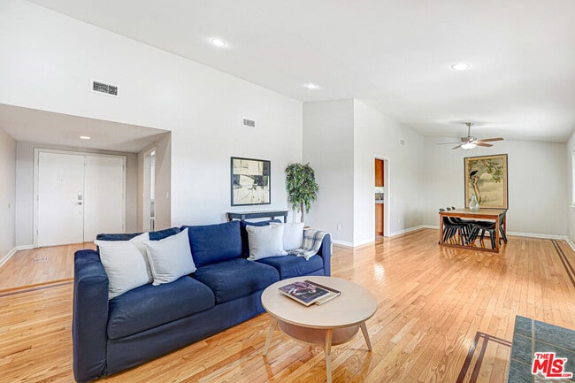 Photo - 24648 Eilat St