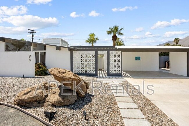 Photo - 915 E Racquet Club Rd