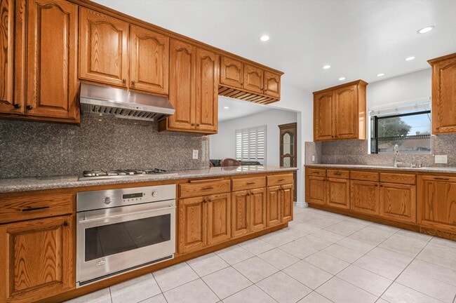 Photo - 14403 Benfield Ave