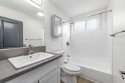 1BR, 1BA - 500SF - Bathroom - 14119 Mulberry Dr.