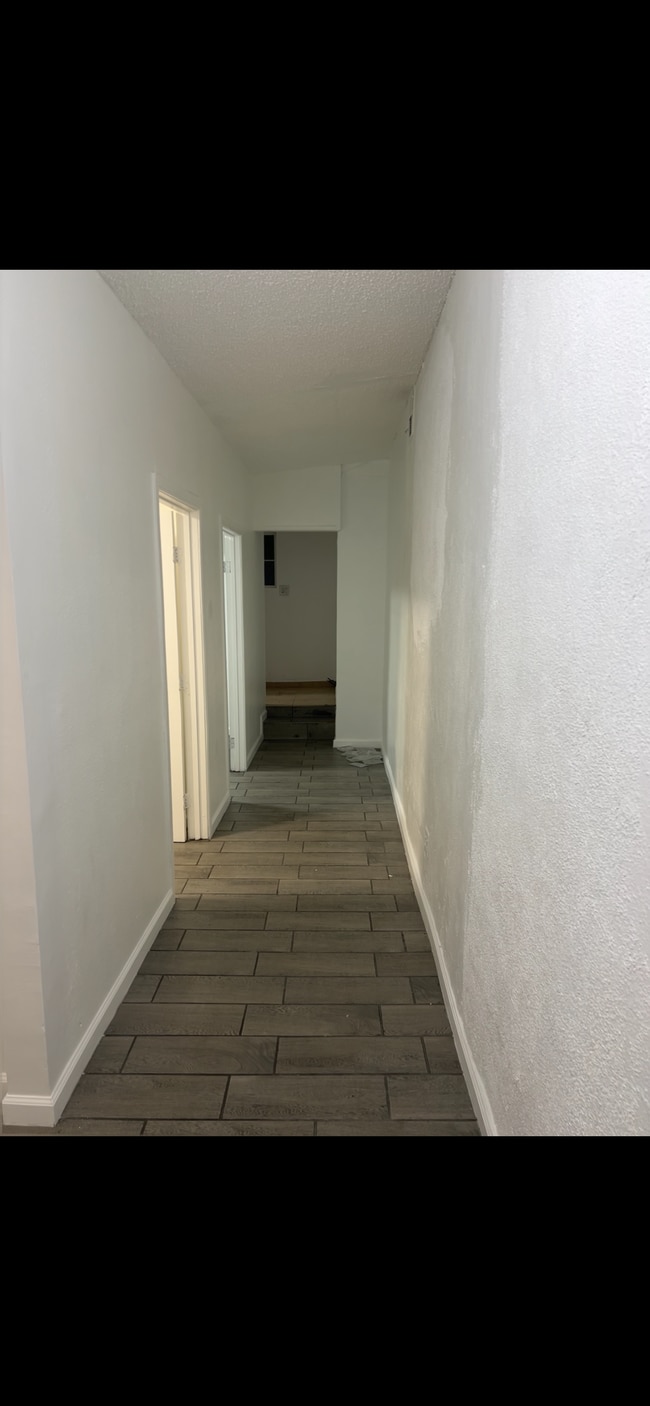 Main hallway - 10962 Sampson Ave Unit Middle