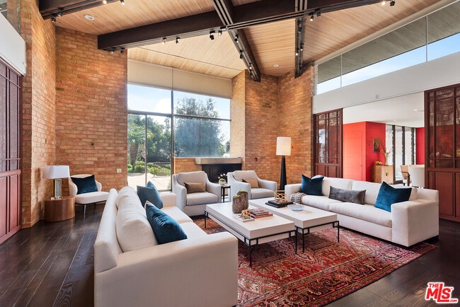 Photo - 1018 Summit Dr