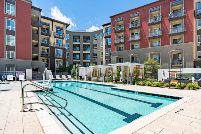 Building Photo - Clarendon Apartments