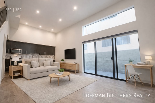 Photo - 115 S St Andrews Pl Unit 5