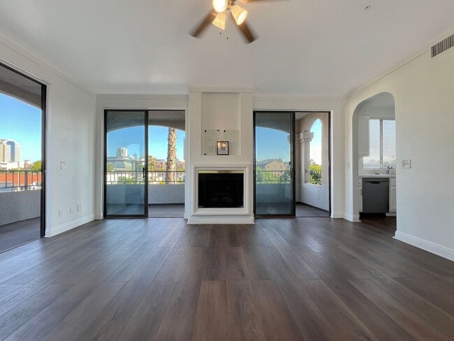 Building Photo - **555 Maine Ave #304 Long Beach** Upstairs 3 bedroom 2 bath - 2 weeks free OAC!! Unit 304