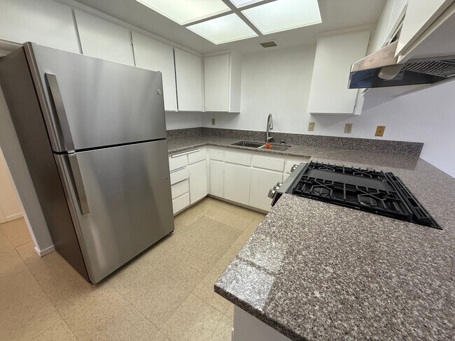 Photo - 118 W Boone St