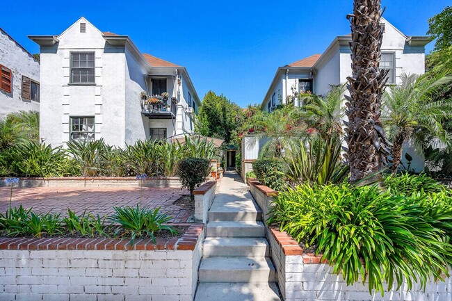 Building Photo - Excellent WeHo Location! Unit 50-3