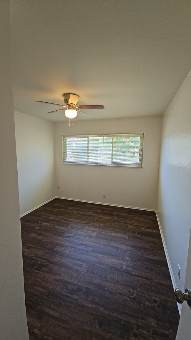 Photo - 44836 Lorimer Ave