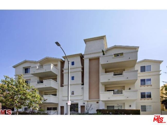 Building Photo - 1726 S Bentley Ave Unit 304