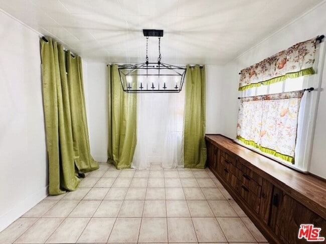 Photo - 1100 W 48th St