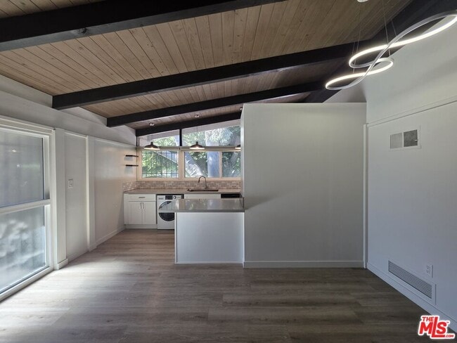 Building Photo - 11021 Missouri Ave Unit 11041-2