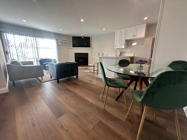 Photo - 265 S Manhattan Pl