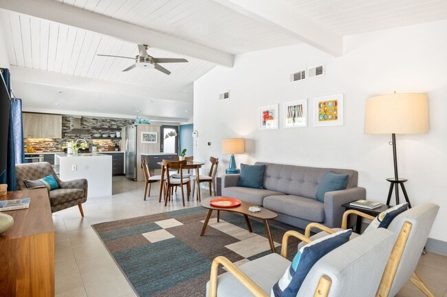 Photo - 915 E Racquet Club Rd