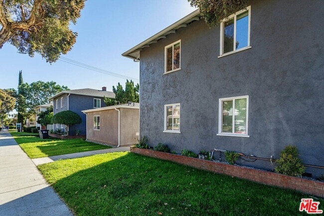 Photo - 1818 W Glenoaks Blvd