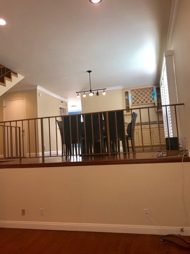Photo - Beautiful and spacious multilevel townhouse in model home condition