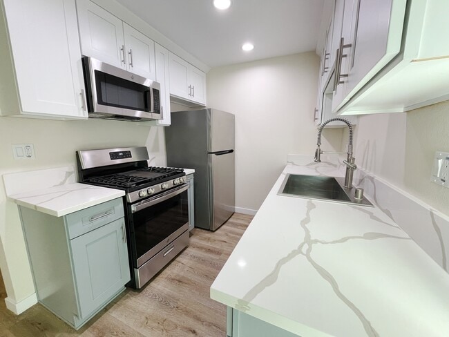 New kitchen! - 13391 El Prado Ave Unit B